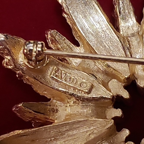 Vintage Avon Sunburst Brooch Pin Gold Statement Piece Please see photos :) - Picture 5 of 7